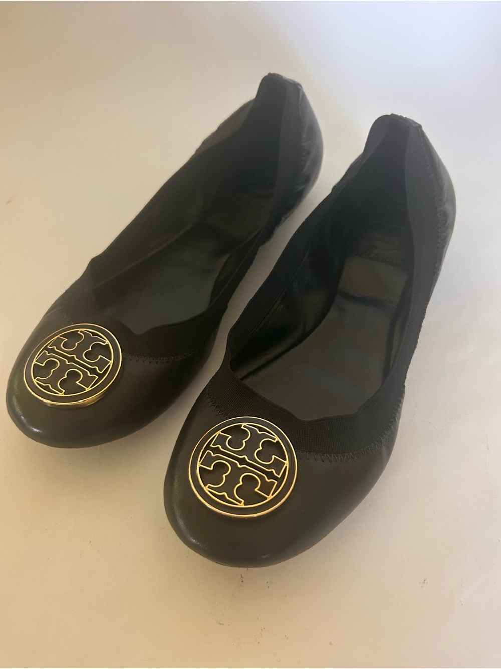 Tory Burch Caroline Black Ballet flats 6.5 New Soles Classic Preppy Gold Logo